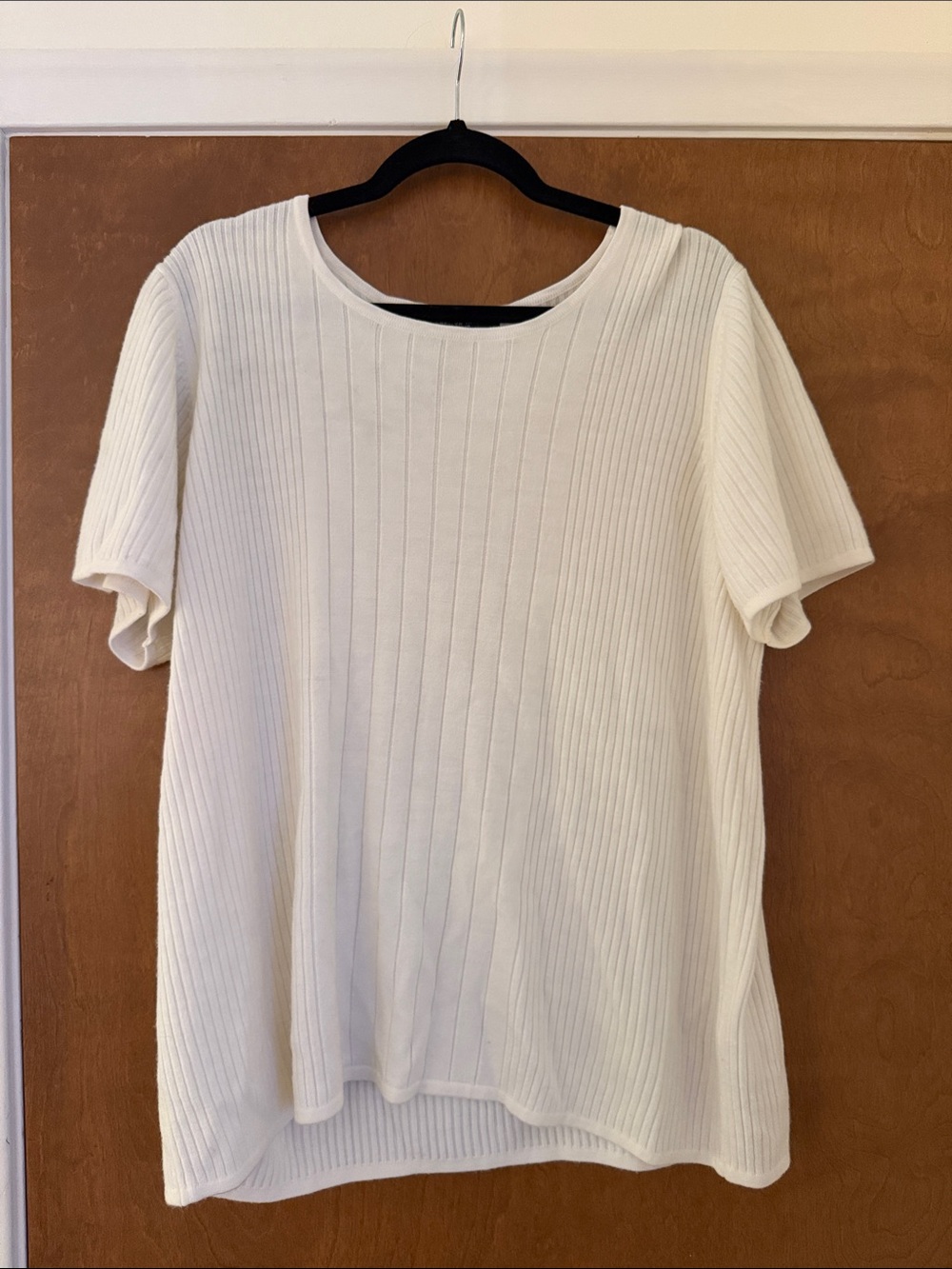 Carolyn Taylor Cream Ribbed Short-Sleeve Knit Tee